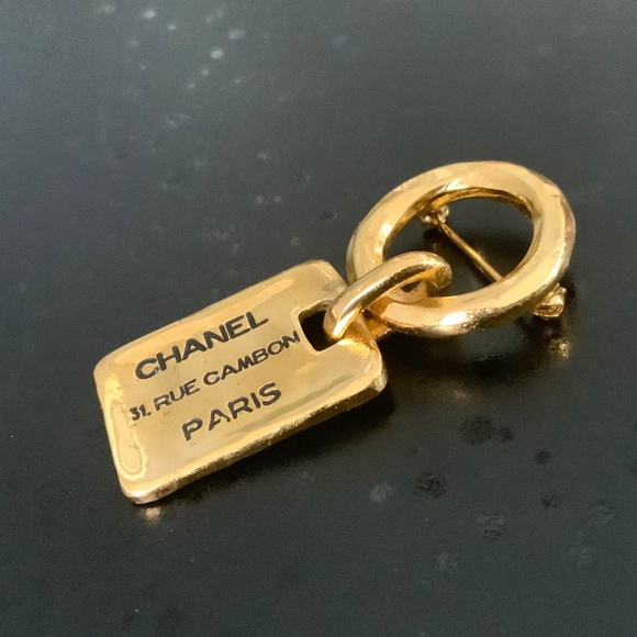 CHANEL VINTAGE BROOCH 31 RUE CAMBON CC LOGO TAG PIN Gold Plated - Code 11-33 - Picture 2 of 14